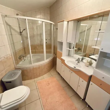 Apartman Camellia 2 *