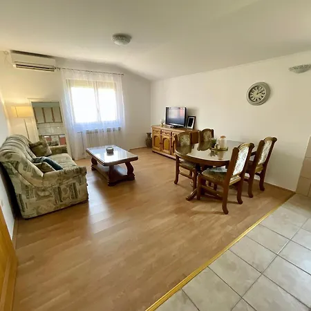 Apartment Camellia 2 *